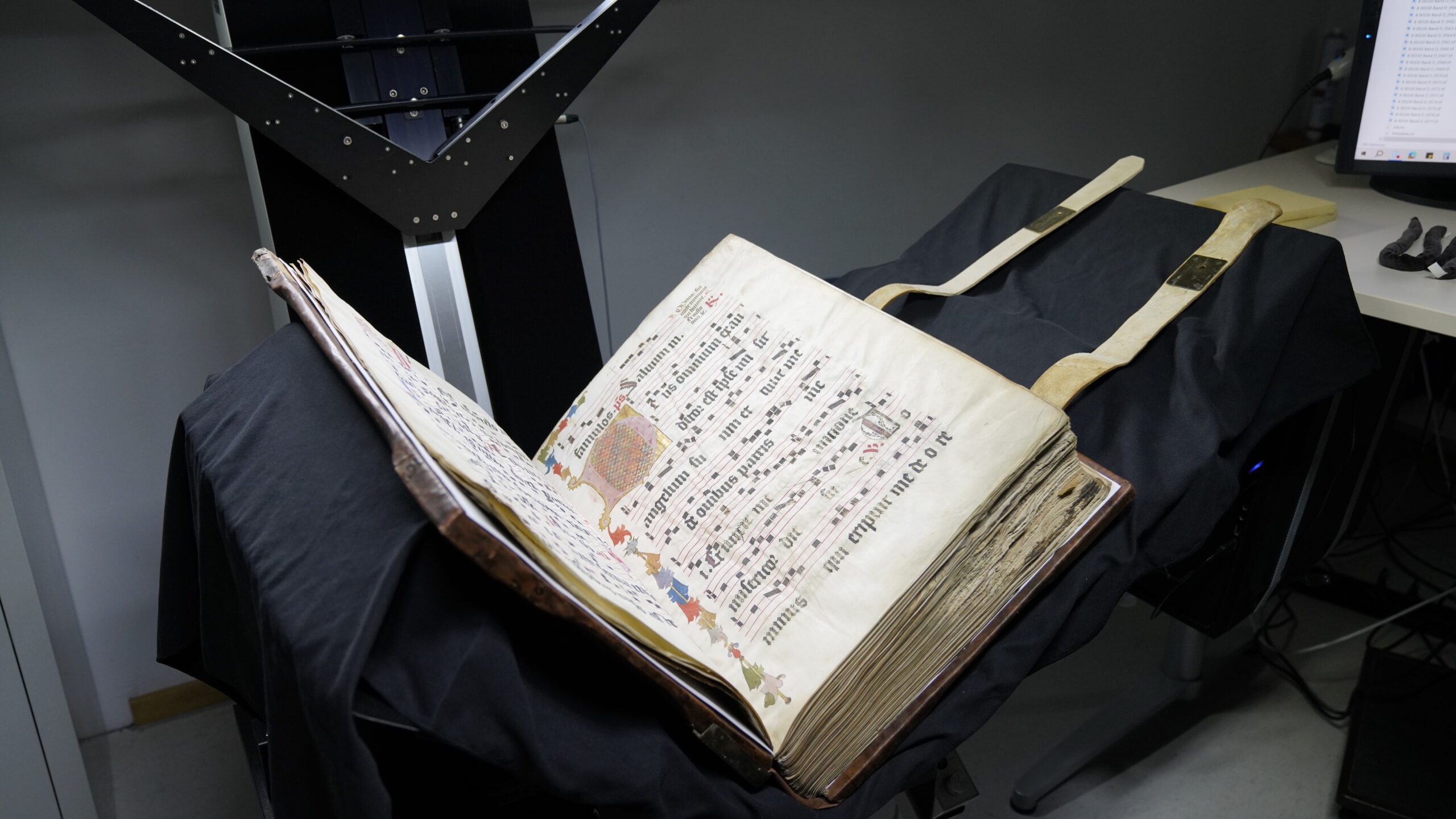 Digitization of the choir book of the Carmelites from the Cathedral Museum Mainz (shelfmark B 330 C, CC0). Photo/©: D. Ghemires